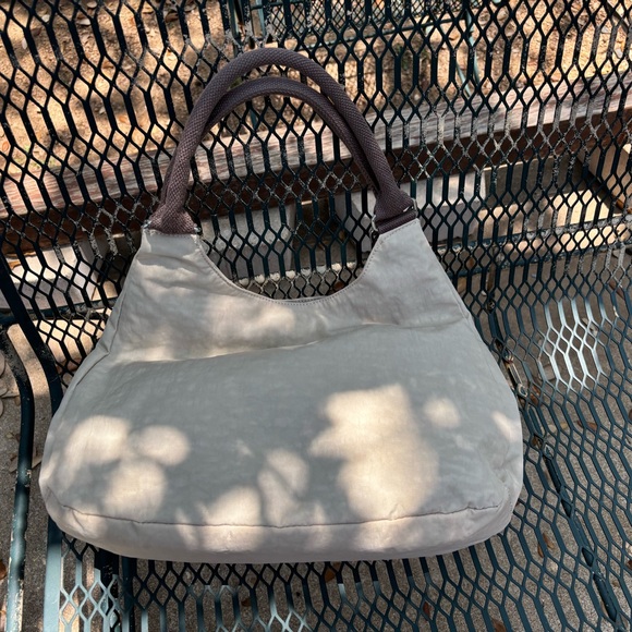 Kipling Cream and Brown Shoulder Bag with Slouchy Design - Picture 2 of 12